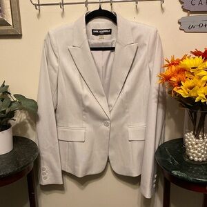Designer Karl Lagerfeld Paris Blazer Sz 4. Beautifully made Own a Designer piece